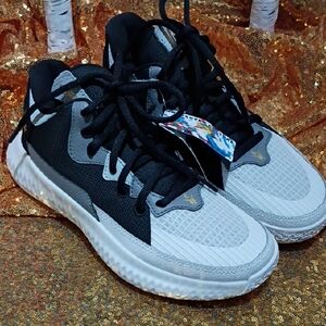 Crossover Culture Fortune Black and Gray Athletic Shoes Men's 8 Women's 9.5